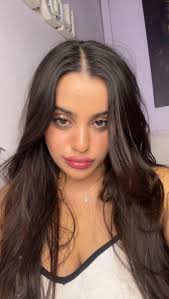 היוש, מישהו יכול בבקשה להוריד לי את השיער מהפנים?🤍