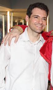 Maybe you would like to learn more about one of these? Den Fantazeste Me Poia Einai Pantremenos O Axilleas Apo To 50 50 Photos Gossip Tv Gr