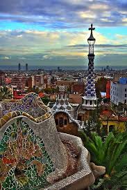 Este personal tendrá la posibilidad de ganar ingresos desde casa. Alvaro Es De Barcelona Espana La Familia Martin Vive Muy Cerca De La Playa Ellos Viven En Espana Porque Daniel El Padre Places To Travel Spain Travel Travel