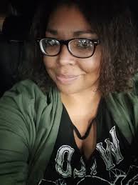 Should I read Court of Thorns and Roses or Throne of Glass next?