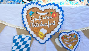 So können sie zum beispiel zu hause ganz einfach selbst eine günstige party organisieren. 3 Ideen Fur Eure Oktoberfest Party Pink Dots Partystore Deko Blog