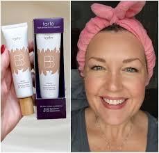 OK LADIES! This weightless, creamy tinted moisturizer delivers  medium-buildable coverage with a natural matte finish that blurs pores,  evens textured skin, and stays crease-free for 12 hours—plus it's packed  with SPF 30