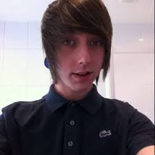 Ryan Farthing (@bigplugsandrugs)