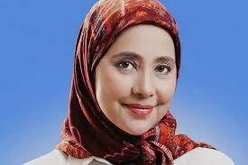 PROFIL AYU AZHARI: Aktris, Penyanyi, Model, Politikus, Umur, Anak,  Keluarga, Tanggal Lahir, Hobi, Suami dan Agama