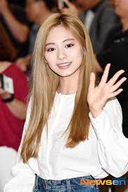 Icons #twice matching icons #twice matching#matching#matching icons#blonde hair#ginger hair. O Xrhsths Misa á´— Sto Twitter Tzuyu Was Gradually Lightening Her Hair But Looks Like She S Going Full Blonde Now It Looks Amazing