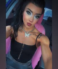 𝐲𝐨𝐮 𝐡𝐚𝐝 𝐦𝐞 𝐚𝐭 𝓱𝓮𝓵𝓵𝓸 ☻︎ #youhadmeathello #carselfies  #darkside #greeneyes #ily ❤︎︎