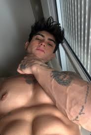 Nudes De Famosos Nus Mostrando O Pênis Para Te Deixar Babando - Volumes Famosos  Nus