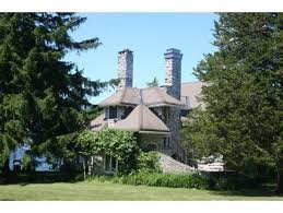 Located in the northwest corner of vermont, the area is home to some of the most beautiful beaches and views in the state of vermont. Pin On Vermont Waterfront Homes
