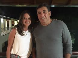 Globo network), or simply globo, is a brazilian television network, launched by media mogul roberto marinho on april 26, 1965. Raquel Krahenbuhl En Twitter Ano Novo Comecou Muito Bem Na Companhia Do Conterraneo Mestre E Amigo Carlos Nascimento Https T Co M6hohoanep
