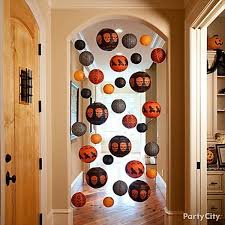 Tendras Una Fiesta De Disfraces Te Compartimos 5 Ideas Para Decorar Tu Casa Y Sorprender A Tus Inv Origen De Halloween Cosas De Halloween Fiesta De Halloween