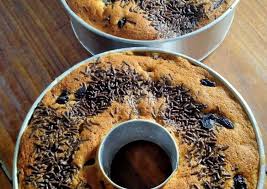 Pastikan pisang yang dipakai sudah matang dan sebaiknya disimpan dahulu di freezer sehari hingga coklat kehitaman layu agar rasa pisang nya keluar. Resep Bolu Pisang Untuk Pemula