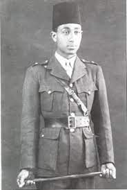 Moḥamed anwar al sadat (en árabe, محمد أنور السادات, transcrito frecuentemente como anwar sadat; Anwar Sadat Wikipedia