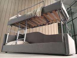 I divani letto hanno sia la rete a doghe in legno che reti elettrosaldate i materassi dei divani letto sono personalizzabili e di vari spessore e dimensioni divano letto luxory ibfor in stile bauhaus, con struttura in ferro e braccioli in legno poltrona letto con doghe in legno pioppo, imbottitura in. Santambrogio Salotti Produzione E Vendita Di Divani E Letti Anche Su Misura Divano Letto A Castello O Letto Singolo Con Secondo Materasso