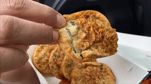 Resep bakwan khas pontianak part 1 mudah dan simpel gurih dan kenyal youtube from www.youtube.com. Bakwan Pontianak Yang Viral Di Jakarta Hobby Makan