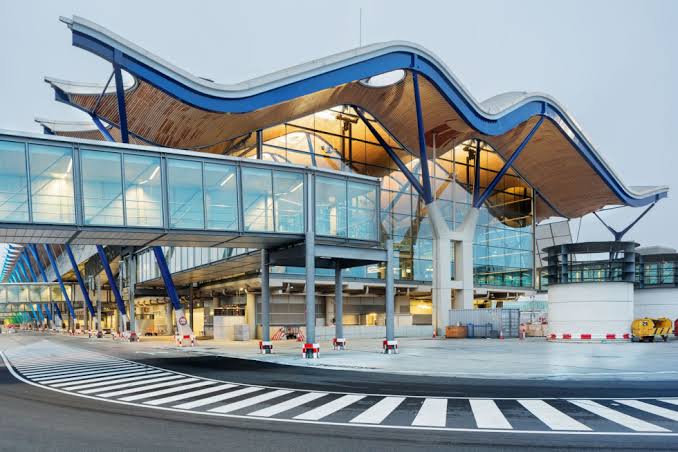 Aeropuerto Adolfo Suárez Madrid-Barajas. Planificación, arquitectura y proyección internacional - empresa Exterior