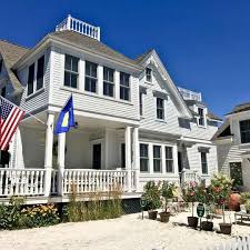 Cape cod inn is centrally located on hyannis's main street, within an easy walk to the scenic waterfront, all bustling downtown activities, and bus and ferry terminals. Die 20 Besten Boutique Hotels In Cape Cod Boutiquehotel Me