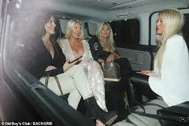 Saweetie sips on champagne as she strolls through beverly hills in boldly patterned baggy shirt and shorts the rapper, 27, carried a bubblegum pink purse on a shoulder strap Vladimir K Page 59810 Aktuelle Boulevard Nachrichten Und Fotogalerien Zu Stars Sternchen