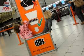 Wizz air operates many flights in the eastern europe , in particular in budapest, bucharest, cluj, praha and sofia. Wizz Air Billigflieger Jet Set