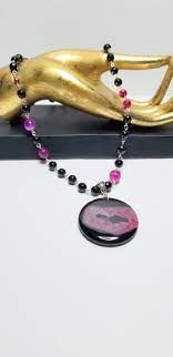 Black Onyx Pink Druzy Geode Agate Pendant With Pink Strip Agate And Black Onyx Beads In 2020 Agate Pendant Onyx Bead Pink Agate
