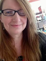 Woman loses eye after wearing contact lenses in shower