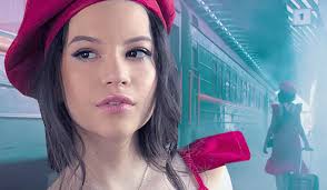 Cleopatra stratan (born october 6, 2002 in chişinău, moldova) is the youngest person ever to score commercial success as a singer, with her 2006 album la vârsta de trei ani (at the age of 3). Cleopatra Stratan Complet Schimbata Cum Atrata La 16 Ani Adpm