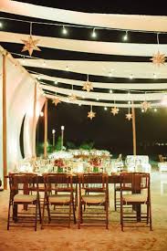 Em uma data tão mágica e especial, onde o novo é celebrado e o que já foi, já passou, nada como usar este mote na decoração da sua casa ou festa, seguindo o conceito de. Casa De Valentina Casamento Noturno Ao Ar Livre Casamento Numa Noite Estrelada Casamento Na Tenda