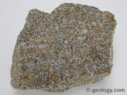Sebelum di plester, tembok bata ringan di siram dulu dengan air biasa atau air semen. Sandstone Batu Pasir Negeri Seribu Benteng