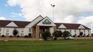 Adjacent to beach village and the convention center, the days inn & suites offers oceanfront rooms and suites with two pools, hot tub, fire pit, volleyball, pickleball, and complimentary continental breakfast. Days Inn Tunica Resorts Tunica Ms