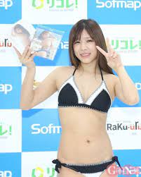 夏本あさみ、ゴスロリ調のメイド服はファンに好評「お風呂のハイレグな水着は透け透けでセクシー」 - GirlsNews