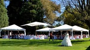 Te ayudará a ocuparte para no sentir los típicos nervios previos al día de casamiento o los matrimonios , ya que el método más simple y original de. 6 Ideas Para Organizar Una Boda Sencilla Y Economica Grupo Farro Carpas