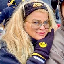 Jeanne Cullinane's Instagram, Twitter & Facebook