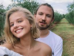 В очередной раз звезда «холопа» опубликовала в instagram снимок, на котором целует мужа. Smi Bortich Rodila Rebenka Vtoromu Muzhu Zvezdy Womanhit Ru