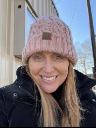 Kaleb, 28, located in Lakewood. I make art and like rocks. Shoot your shot.