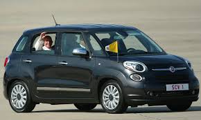 Eine rückkehr in seine heimat argentinien schloss der papst im interview mit einem argentinischen arzt und journalisten aus. Fiat 500l Papst Franziskus Auto Versteigert Autozeitung De