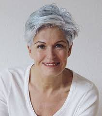 The rounded shape gives the look of a full head of hair. 27 Best Short Haircuts For Women Over 50