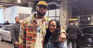 44th president barack obama gave a shout out to lebron's mom, after lebron shares about his mom voting, on the newest episode of 'the shop.' by erik garcía gundersen | october 28, 2020 1:23 pm. Lebron James Celebrates His Mom Gloria On Her Birthday In Touching Post