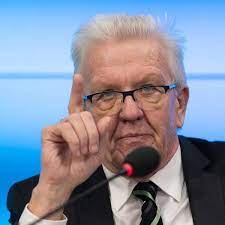 Aufgrund der erkrankung seiner frau gerlinde zieht sich winfried kretschmann aus dem wahlkampf zur. Winfried Kretschmann Schrankt Wahlkampf Ein Frau Gerlinde An Krebs Erkrankt Stuttgart