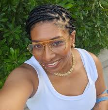 Angie and Kelly Clarkson tearfully opened up about reconnecting with their  respecive dads: "How do you not want to be part of your kid's life?" 🥹