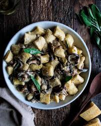Creamy Mushroom Gnocchi With Parmesan Sage Recette Recette Livre De Recette Pao