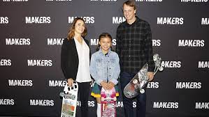 But the young family found itself struggling on her husband's residency income. Koronawirus Usa Amelia Brodka Przeniosla Treningi Do Ogrodka Nie Jest To Zbyt Bezpieczne Sport Tvp Pl