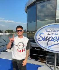 Falls jemand weiß, wie die marke heißt, würde ich mich über eine antwort freuen. Uncoolheit In Person Mike Singer Disst Dsds Kandidaten Promiflash De