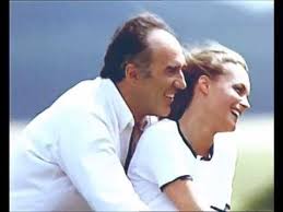 Pour son quatrième film, claude sautet adapte le roman les choses de la vie de paul guimard, qui s'ouvre sur un ce qui semble c'est aussi un grand directeur d'acteurs, qui a la chance de travailler avec de merveilleux comédiens. Albertine Les Choses De La Vie