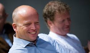 Senterpartiet støtter regjeringens forslag om 2,5 milliarder til den omstridte møreaksen i første periode av ntp. Kan Senterpartiet Bli Enda Storre Document
