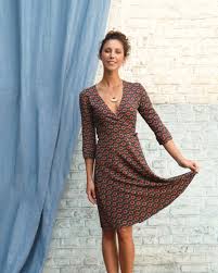 Plus sur petit citron ». Image Patron Couture Robe Portefeuille Col V Facile A Coudre Tissu Twill Viscose Imprime Bleu Bordeaux Manches Longu Couture Robe Robe Portefeuille Coudre Robe