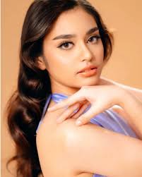 Opportunities come to those with a grateful heart. Red was one of the girls  chosen to be a brand ambassador for The VIP Aesthetics owned and managed by  Miss Fem Ola. The