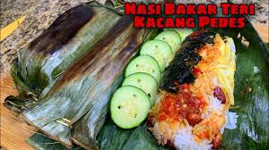 Dengan bumbu dan bahan rempah sederhana, kita sudah bisa. Resep Nasi Bakar Teri Kacang Pedes Simple Smoked Rise With Banana Leaves Youtube