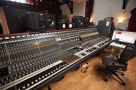 Bit.ly/2i816ni soundcloud mike dean playing w/ analog synths in the studio on ig live (inspirational) his instagram Paul Epworth On Making Voyager His Psychedelic Debut Album Musictech