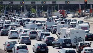 Elle ne comporte aucun message publicitaire. Week End De Chasse Croise Le Samedi 3 Aout Sera La Journee La Plus Difficile De L Ete Sur Les Routes Ladepeche Fr