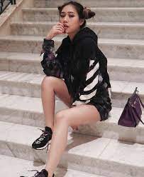 Sisca kohl boroeng bts meal untuk dijadikan adonan es krim. Crazy Rich 9 Potret Sisca Kohl Seleb Tiktok Yang Viral