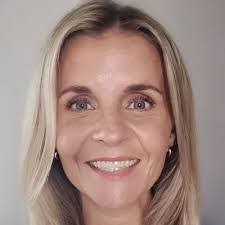 Amy Healey's Instagram, Twitter & Facebook